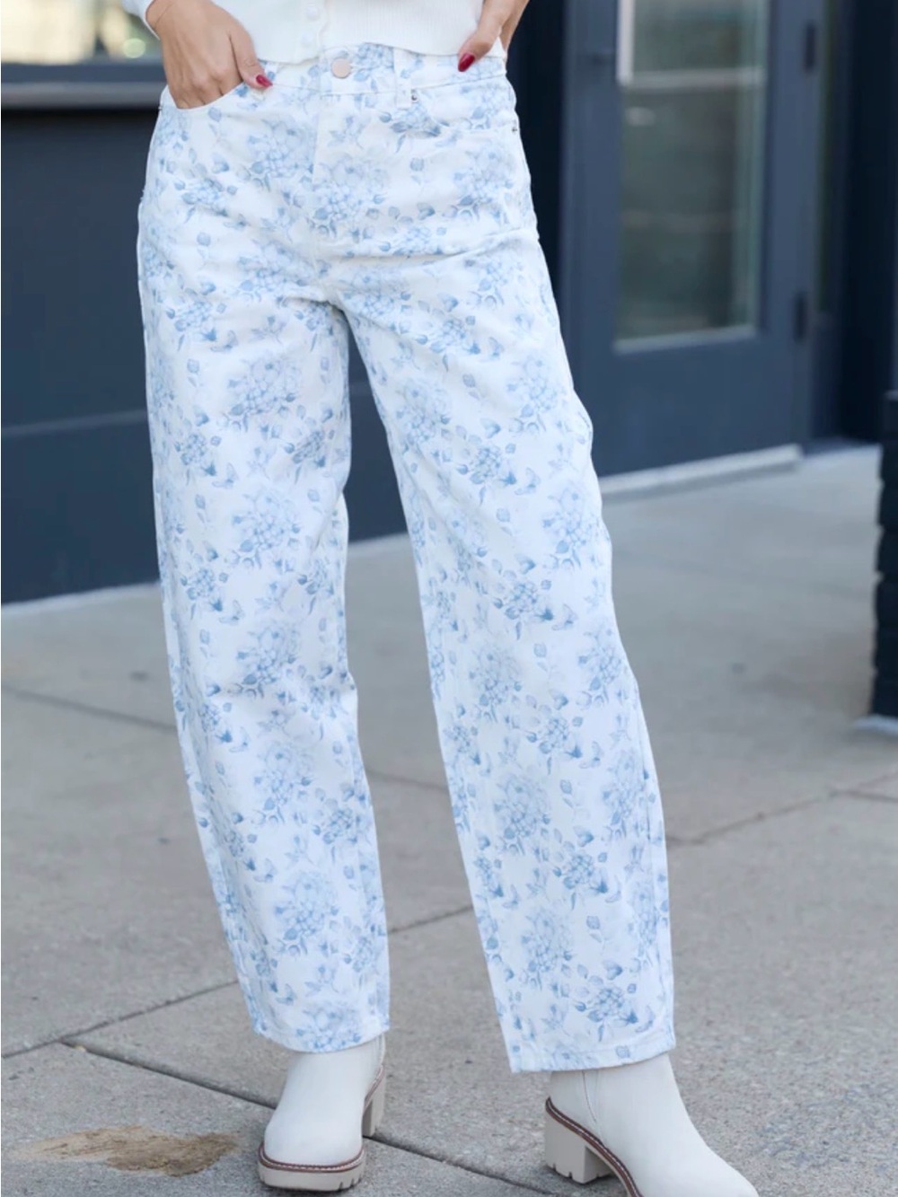 NWOT Pink Lily Barrel Leg Jeans